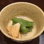 酒亭 田中 - 箸休め(大根の醤油漬けと枝豆)