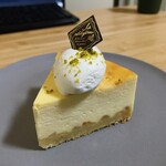 パティシェール・ショージ - ベイクドチーズケーキ　４００円