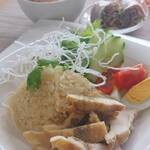 UMA CAFE - シンガポールチキンライス風炊き込みご飯でした。ご飯に鶏のうまみがしみ込んだ一品。