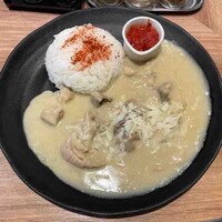 十勝ハーブ牛焼肉 MONMOM - ホルモンホワイトカレー