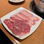 四季火鍋 花椒庭 - 和牛サーロイン、鹿児島産黒豚ロース、ラムロース。美味し。