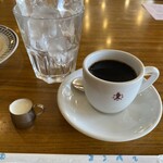 コンパル - ①ホットコーヒーと氷グラスが登場