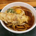 Takamoto Seimenjo - かけうどん+ちくわ天+生卵。ゆっくり味わいたい美味さだった