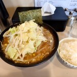 ラーメン 六弦 - らーめん+キャベし、小ライス