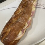 ブーランジェリー セイジアサクラ - 自家製葡萄酵母　カマンベールチーズとハムのサンドイッチ　760円