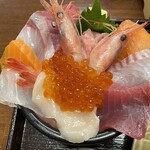 海鮮処 魚屋の台所 - 海鮮丼