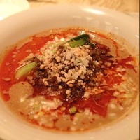 中国料理 龍鳳(ホテルアゴーラリージェンシー大阪堺) - 坦々麺。
                濃厚、そして激しくないカラさ。麺はホテル中華の柔らかい麺。上品な美味さでした。
