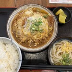 かつ丼吉兵衛 - かつ煮定食ご飯並盛赤だしをミニうどん（冷）へ変更