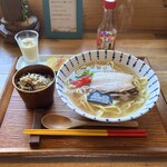 Atabi Cafe - ・沖縄そば (じゅーしー付き) Rサイズ 980円/税込
                        ・三種のおばんざい 追加 200円/税込
                        ※おひさまコーンのポタージュ、冬瓜煮、無花果の白和え