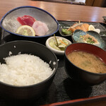 おがわ - ご飯と味噌汁　おかわりできる