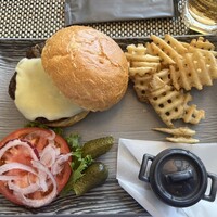 グリロジー バー＆グリル - 