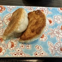 家寶 跳龍門 - 限定 豚肉とニラ入り焼き餃子 ここでは焼き餃子は通常メニューに無いが、やっぱり美味しい そのまま食べてとっても旨い 家寶 跳龍門 - 限定 豚肉とニラ入り焼き餃子 ここでは焼き餃子は通常メニューに無いが、やっぱり美味しい そのまま食べてとっても旨い