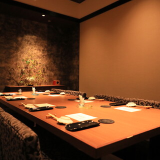 4名から8名様でご利用いただける完全個室をご用意しております。