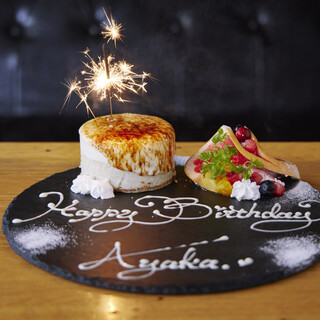 소중한 기념일에는 인기 치즈 케이크 홀에서 축하!