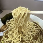 庵悟 - ちょい固めな麺。煮干系のパツンとは違う。ラーショの麺カタに近しいか？ただ、ラーショ程カンスイの風味はしない。