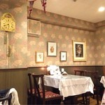 ハムステッドティールーム - 落ち着いた店内。