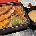 菊亭 - 上天丼1210円　海老、キス、かき揚げ、ピーマン、南瓜。夜の東京駅近郊で単品食べられるのは有り難いですね。