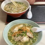 Chuuka Soba Semmonten Ra-Men Gorou - 手前： 焼豚メン 900円
                      奥： 中華そば 650円