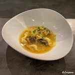 カーサ・デル・チーボ - 鱶鰭と蝦夷鮑と帆立貝柱をリピエノにしたトルテッリのインブロード