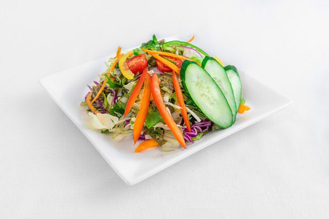 新鮮な野菜とグリーンサラダ