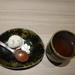 Shinjuku Washoku Ono - デザートのアイスクリームとほうじ茶