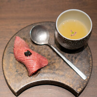 USHIMITSU NISHIAZABU - 厳選和牛の肉寿司　〜山葵〜、冬瓜と牛出汁のスープ