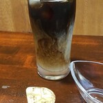 キッチン ブルー グローブ - ミルクを入れます