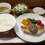 キッチン ブルー グローブ - ひめ鯛ポワレ　刻み茸とじゃが芋のムースソース