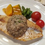 キッチン ブルー グローブ - 反対側から、大きめなひめ鯛