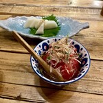 居酒屋 マルタ - 丸ごとトマトのお浸しと長芋のわさび漬け