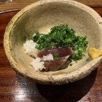 ごだん 宮ざわ - 旨い鰹　持ちやすい器だなぁと思ってたら