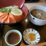 そば処 せきや - ◆信州サーモン丼と十割蕎麦セット温そば◆