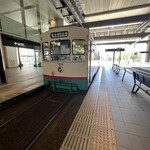 立山そば - ◎富山名物の路面電車。