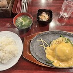 モンブラン - オランダ風ハンバーグセット(1050円)