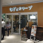むぎとオリーブ - 2023年8月27日閉店とのことで慌てて行ってきた。すでに行列発生中。
