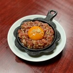 焼肉幸泉 - 炙りユッケ