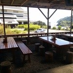 外にも席があり景色が良い