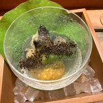 帝国ホテル 寅黒 - 蒸した鮑　肝ソース　函館北ムラサキ雲丹　オクラ　アサリの出汁ジュレ