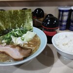 麺家むら田 - 豚骨醤油らーめんと、小ライス。