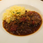 シャンパン食堂 - 牛すじ肉のビール煮込み、サフランライス添え