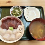 魚まる食堂 - 二色丼¥1800