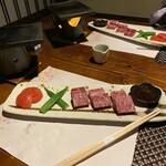 別邸KURO - 黒毛和牛鹿児島産　富士の溶岩焼き、わさびと岩塩、醤油たれ