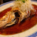 小菜一碟 -  ・鮮魚の姿蒸し　イーディエ特製醤油かけ(アカムツ) 