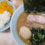 横浜ラーメン 武蔵家  - ラーメン並＋味玉＆ライス中