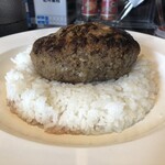 欧風カレーKEN - ハンバーグカレー（1,690円）、チーズ（+200円）、福神漬け（+100円）