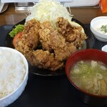 定食・居酒屋 武蔵 - 唐揚げ定食880円