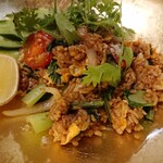 タイ料理居酒屋 バンコクザップ - ・カオパットムー レモンをギューッと、後で絞ったレモンも食べるし