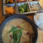 Nakashou Kankokuryouri Senmon Shikutan - 濃いスープが美味しい！ご飯は普通盛りぐらいかな？