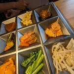 中庄韓国料理専門　シクタン - 前菜盛り！キムチ・ナムルがメイン。あっという間に食べてしまう、、(^^ゞ