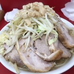 ラーメン二郎 - トッピングは野菜少なめ、ニンニク、脂。